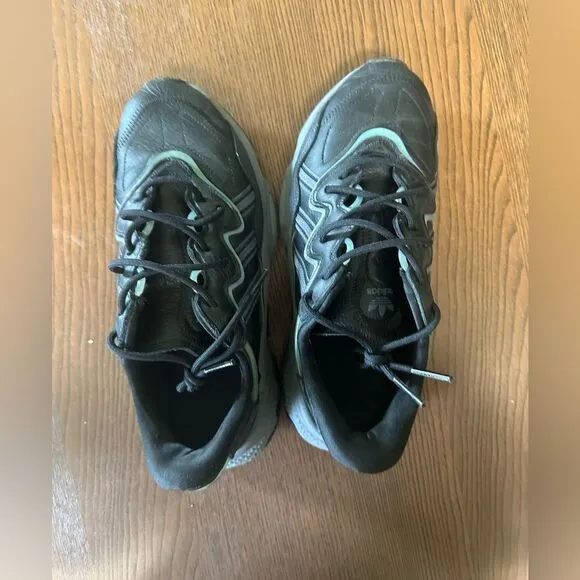 Adidas ozweego 9.5 like new