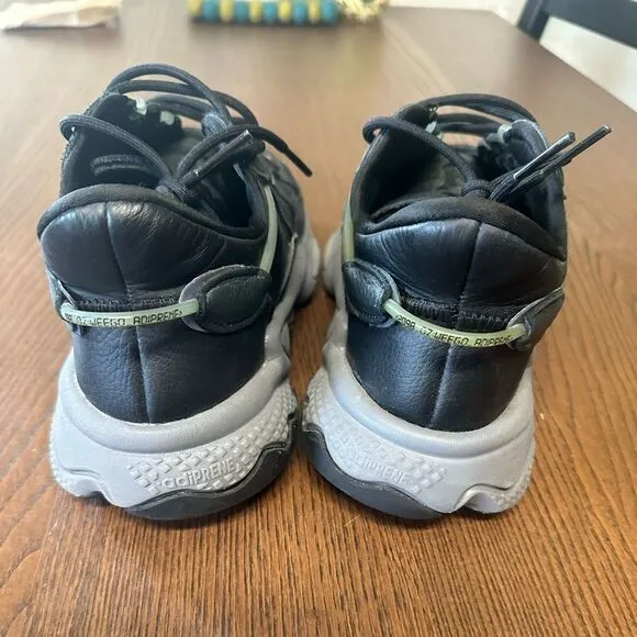 Adidas ozweego 9.5 like new
