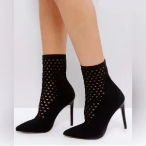 Aldo Black Pointed Toe Sock Boots / NWOT / Size 9  / Item# 1-26999