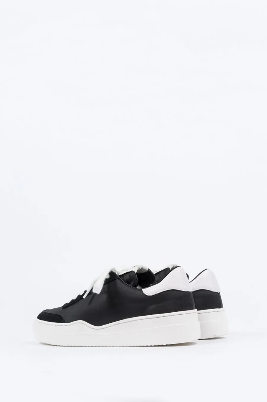 ARTICLE NUMBER 0517 CUPSOLE TRAINER BLACK WHITE