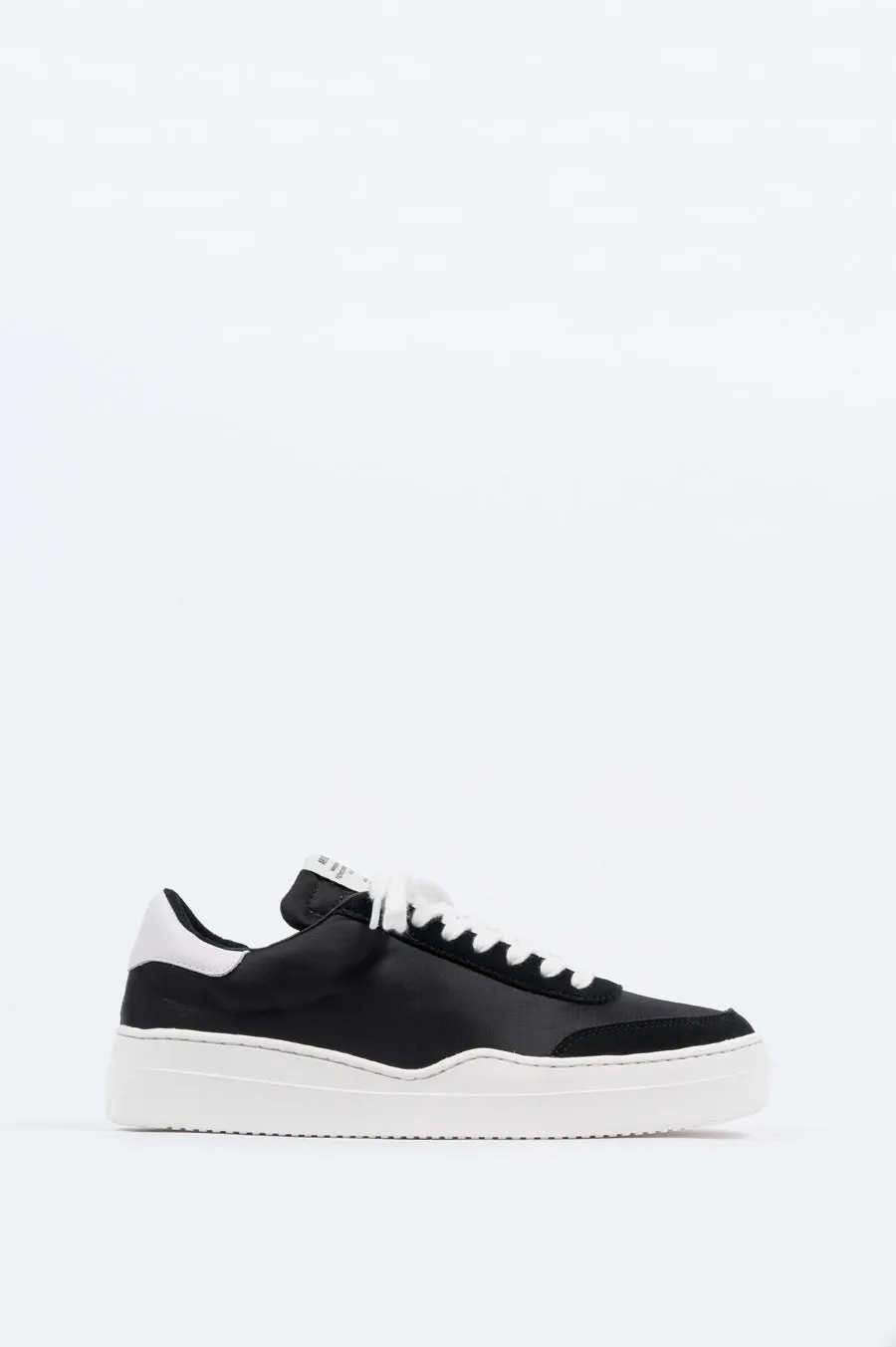 ARTICLE NUMBER 0517 CUPSOLE TRAINER BLACK WHITE