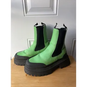 ASOS DESIGN Chunky Chelsea Boots EU 38 Mens 6 Womens 7.5-8 Neon Green Black