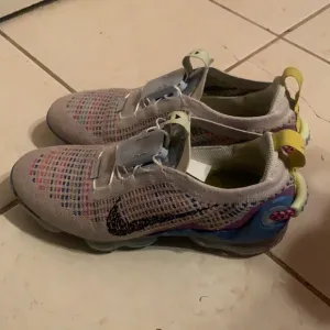 Big kids Nike Vapormax Flynit 2021, size 6Y