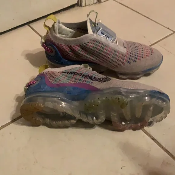 Big kids Nike Vapormax Flynit 2021, size 6Y