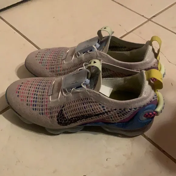 Big kids Nike Vapormax Flynit 2021, size 6Y