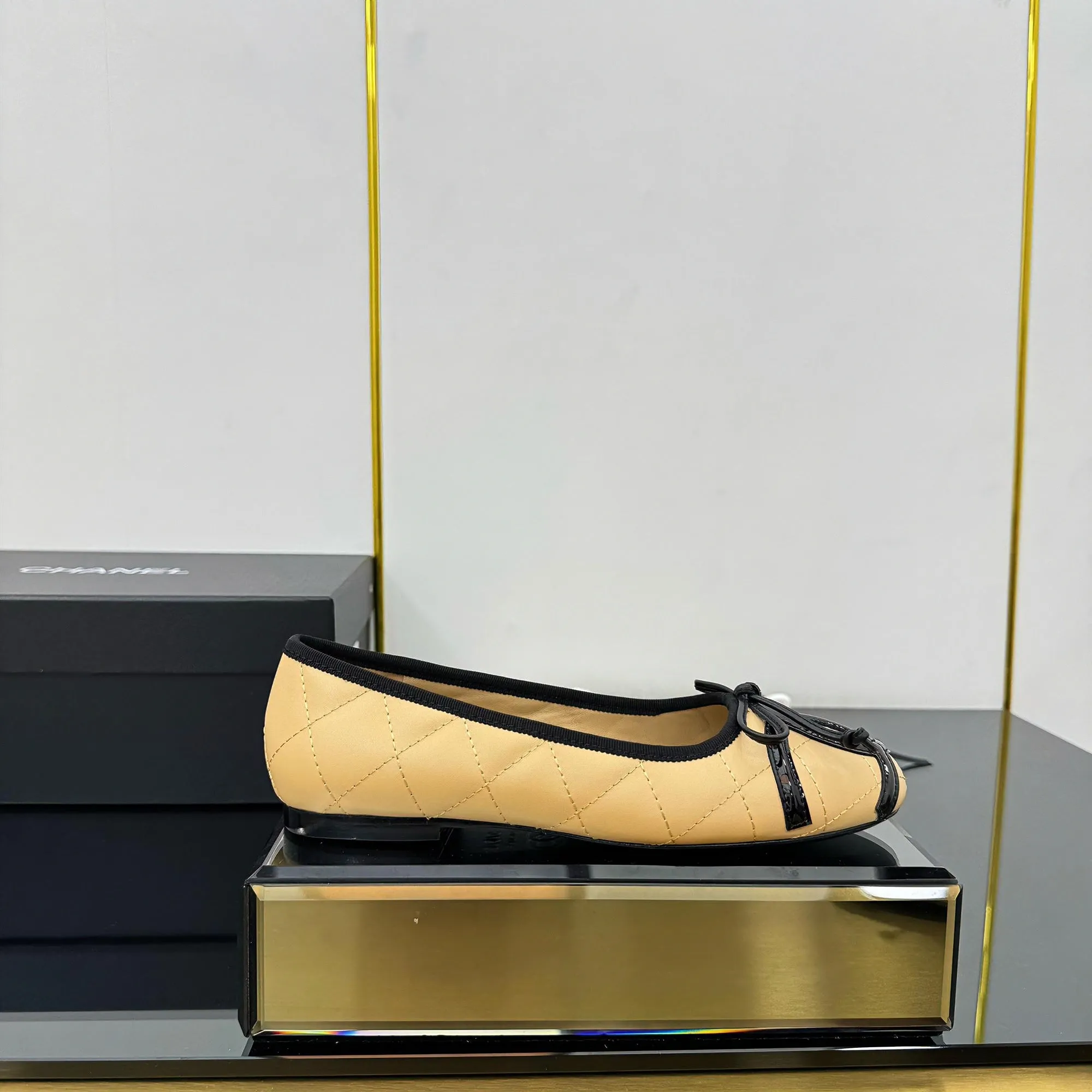 CC Loafers Beige Sheepskin Mix Bow 297796