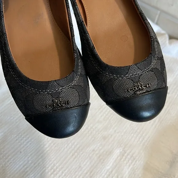COACH - gray black Chelsea signature ballet flat - EUC