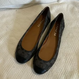 COACH - gray black Chelsea signature ballet flat - EUC