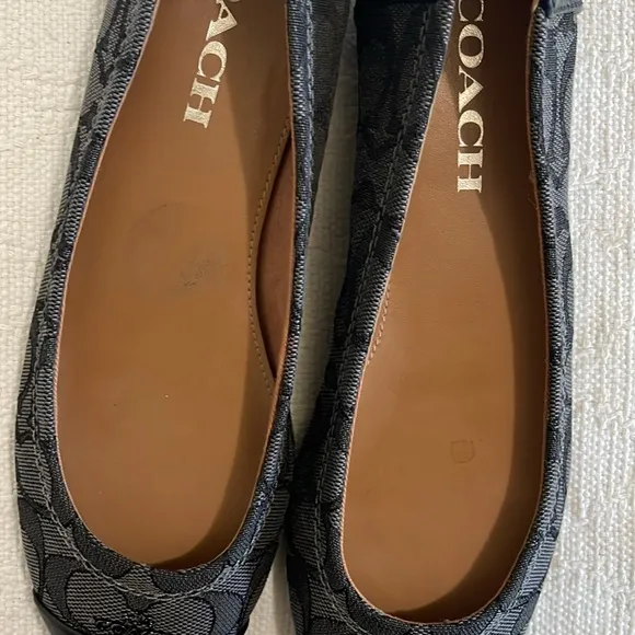 COACH - gray black Chelsea signature ballet flat - EUC