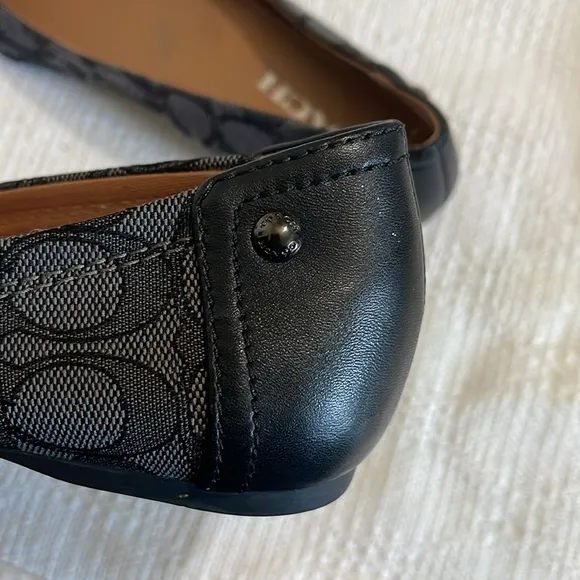 COACH - gray black Chelsea signature ballet flat - EUC