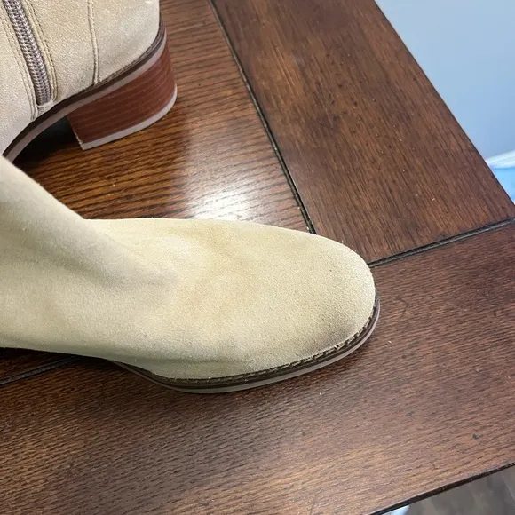 Cole Haan Holis‎ Beige Suede Leather Heel Ankle Booties - 6 NEW
