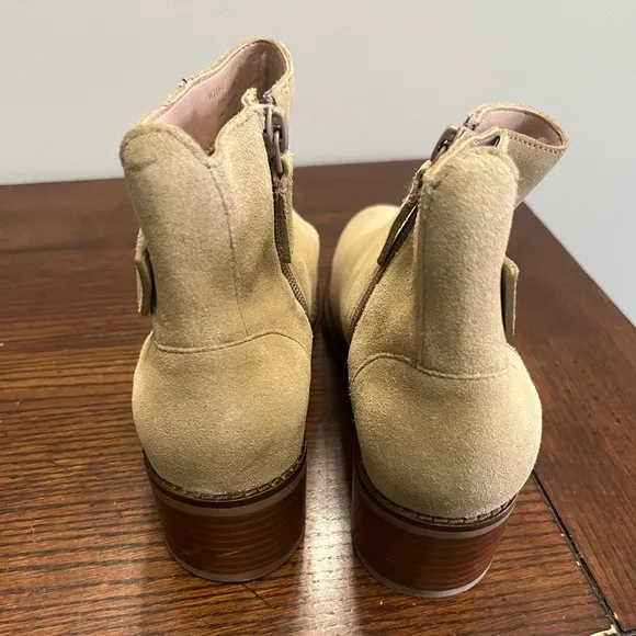 Cole Haan Holis‎ Beige Suede Leather Heel Ankle Booties - 6 NEW