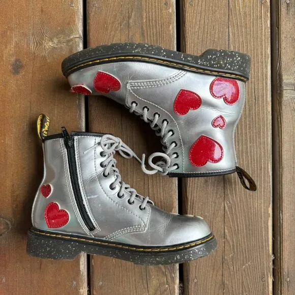 EUC DOC MARTENS Junior 1460 Glitter Heart Patent Lace Up Boots in Kids 3