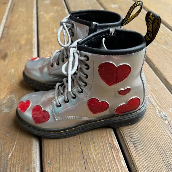 EUC DOC MARTENS Junior 1460 Glitter Heart Patent Lace Up Boots in Kids 3