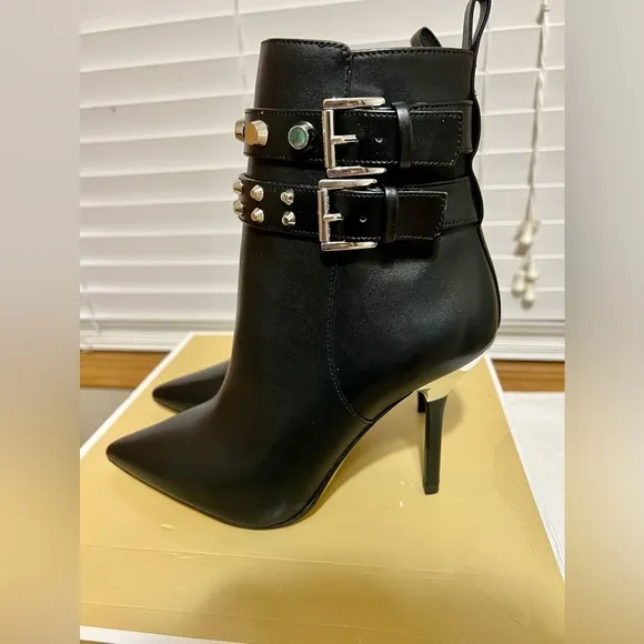 Gorgeous Amal 4” stilletos black and silver studded leather ankle boots 6.5 NIB