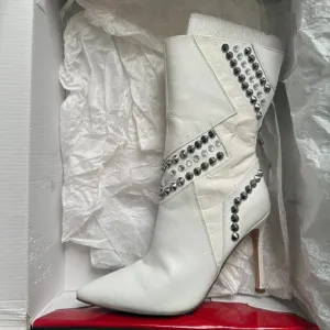 Guess GW Nyx White Multi Leather Studded Boots - Size 6M
