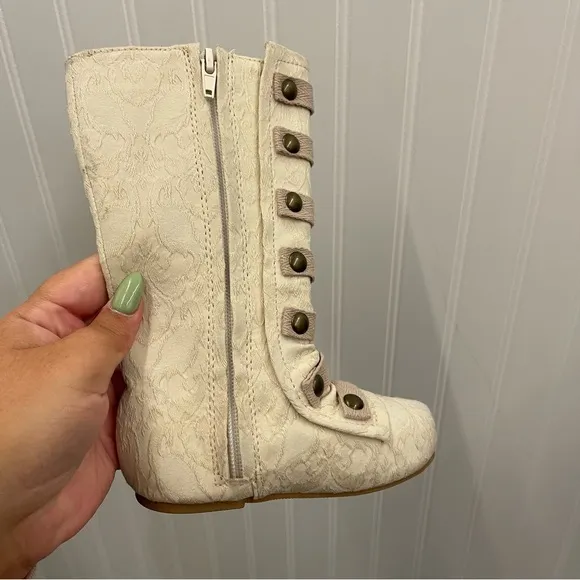 Joyfolie Leighton Lace Boots in Crème Toddler Girls 8