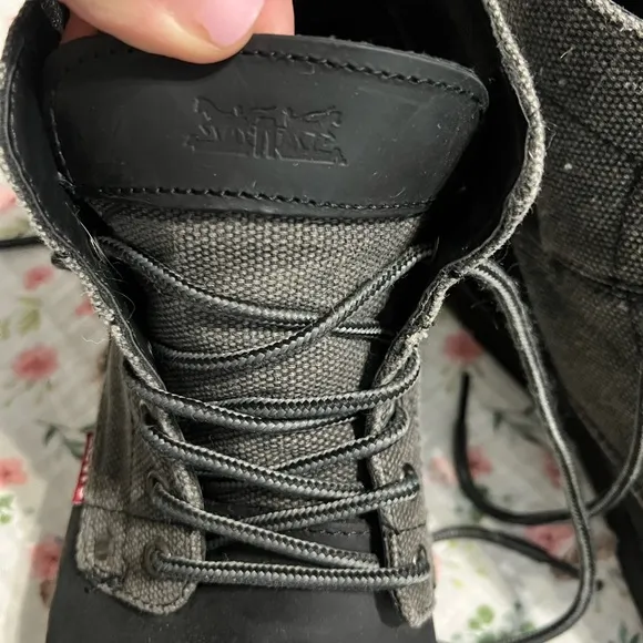 Levi's Men's Black and Gray Boots