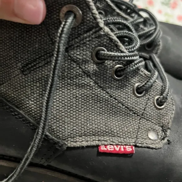 Levi's Men's Black and Gray Boots