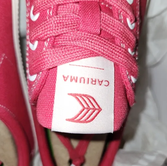 New Cariuma X Pantone Viva Magenta OCA Low Canvas Contrast Thread Sneaker 10M