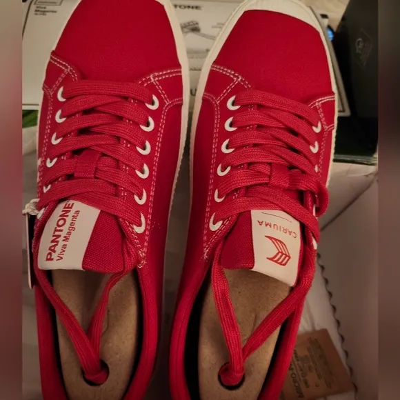 New Cariuma X Pantone Viva Magenta OCA Low Canvas Contrast Thread Sneaker 10M