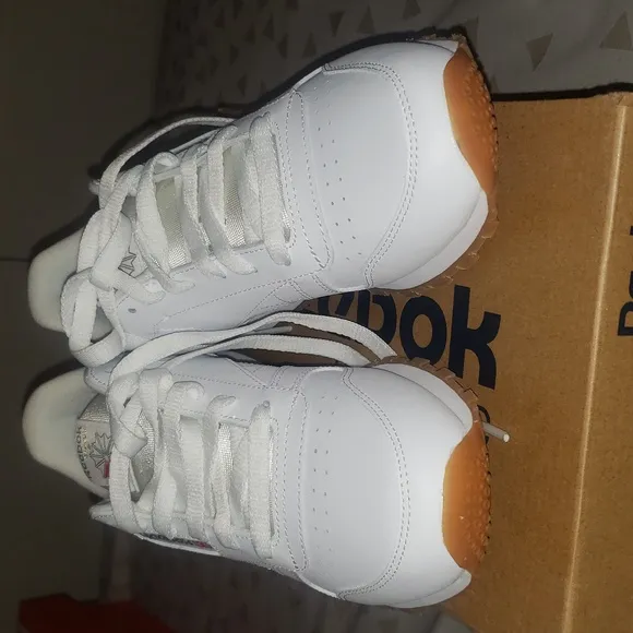 New! Classic Reebok Juniors 6.5