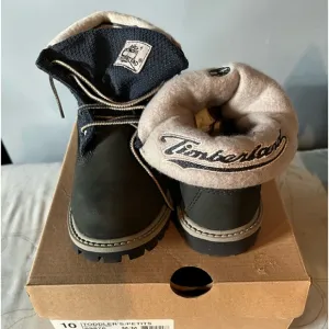 New in box Timberland youth boots size 10 blue