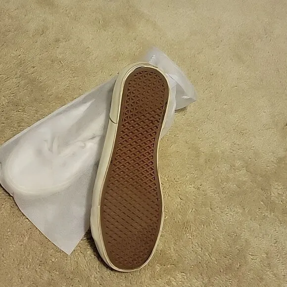 New Rebublic White Canvas 12.5