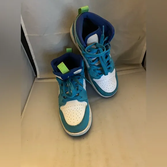 Nike Air Jordan 1 Mid SE GS 'Sprite 4.5