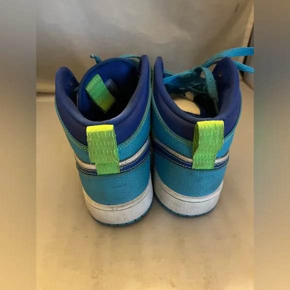 Nike Air Jordan 1 Mid SE GS 'Sprite 4.5