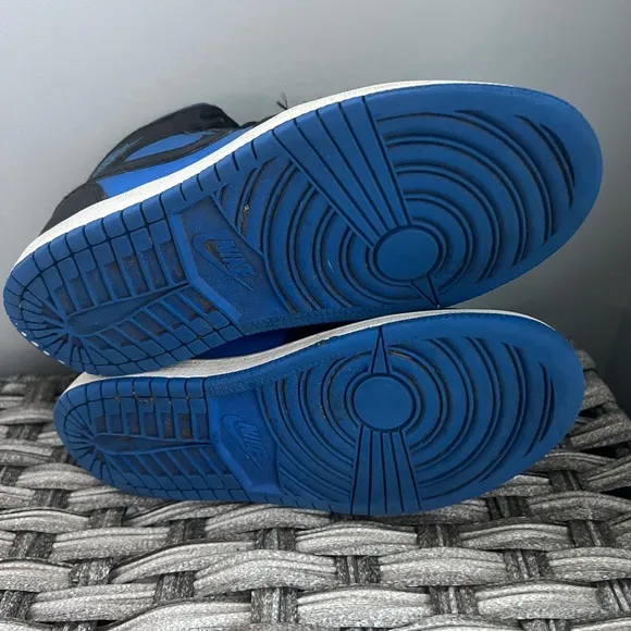 Nike AirJordan Mid 1 Sneakers