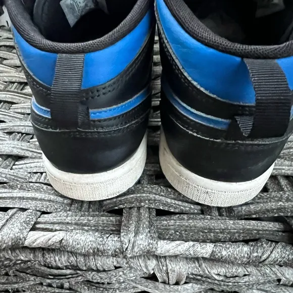 Nike AirJordan Mid 1 Sneakers