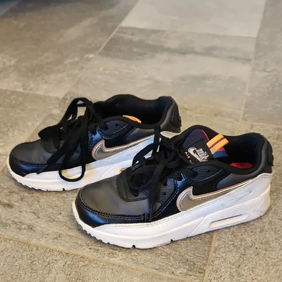 Nike Black and White Air Max Sneakers with Iconic Swoosh
