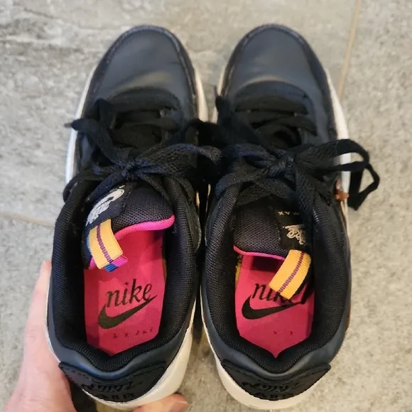Nike Black and White Air Max Sneakers with Iconic Swoosh