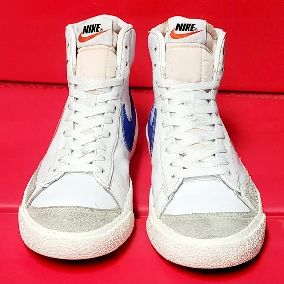Nike Blazer Mid 77 Mismatched Red and Blue Swoosh Sneakers #BQ6806-117 size 8.5