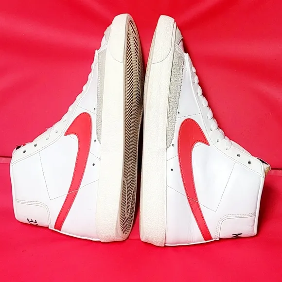 Nike Blazer Mid 77 Mismatched Red and Blue Swoosh Sneakers #BQ6806-117 size 8.5