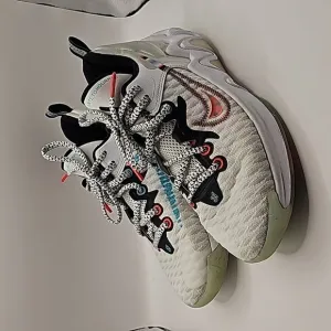 Nike Giannis Immortality Force Field Sneakers White Turquoise Blue Clear  4.5y