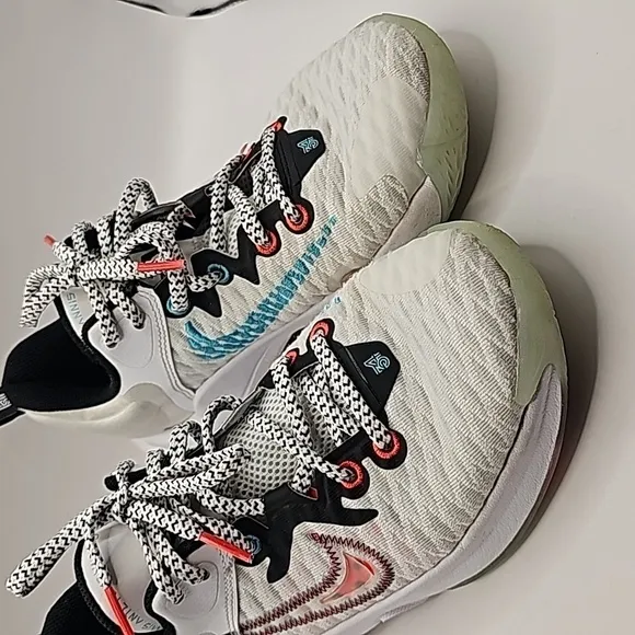 Nike Giannis Immortality Force Field Sneakers White Turquoise Blue Clear  4.5y