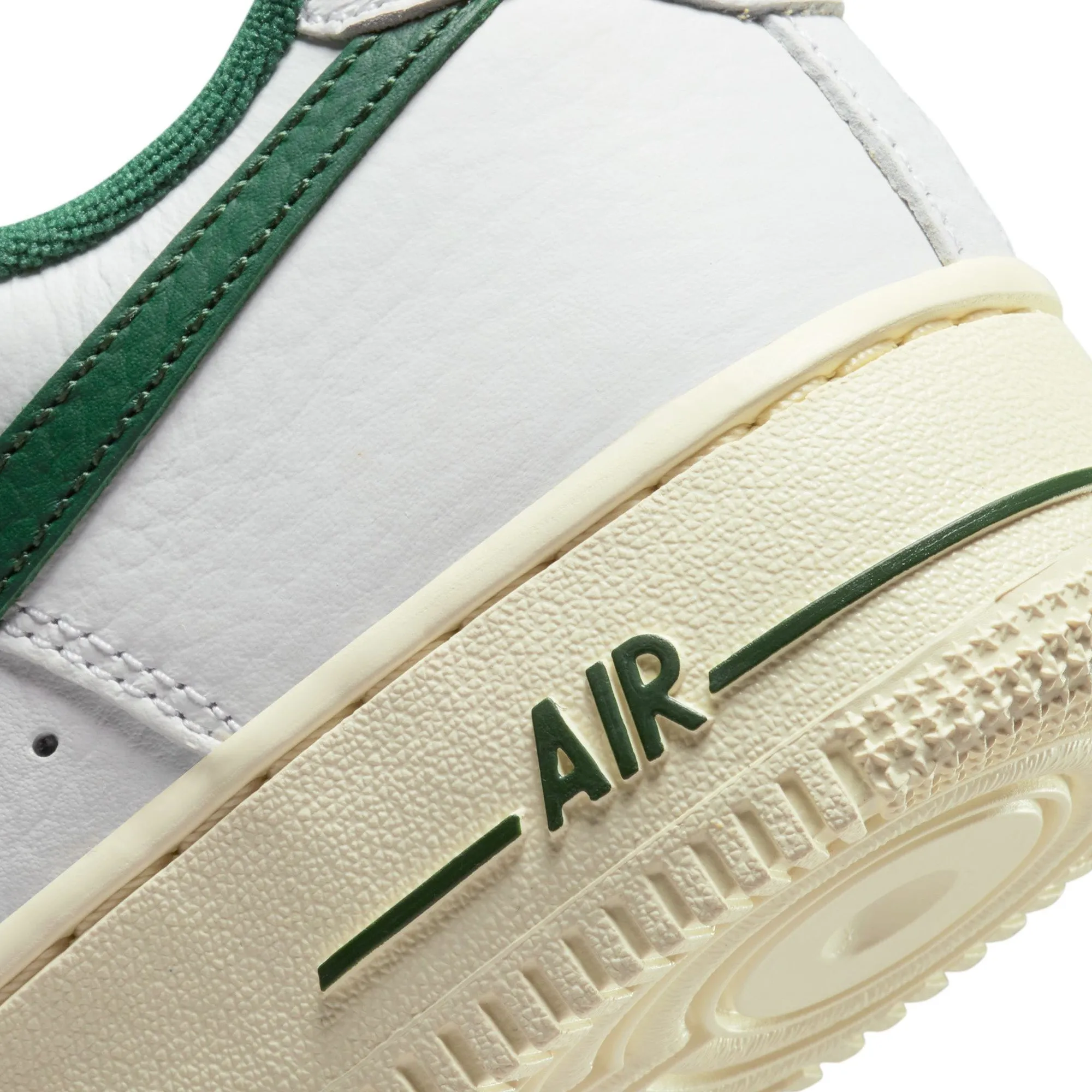 Nike Womens Air Force 1 '07 LX Shoes