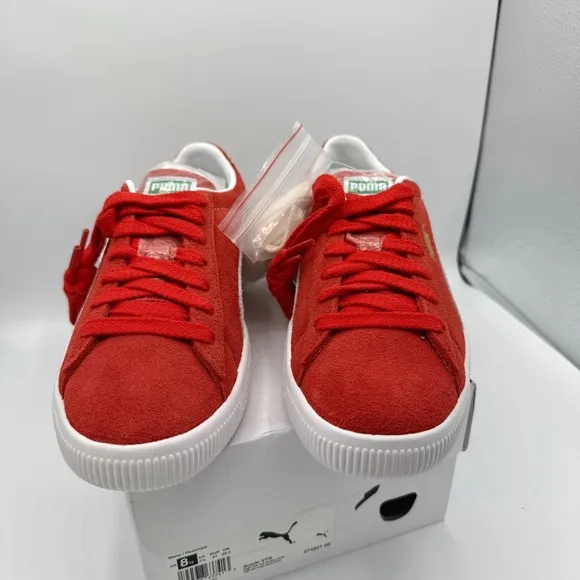 NWT Puma Suede VTG Textured Leather Sneakers , extra laces , high risk red white
