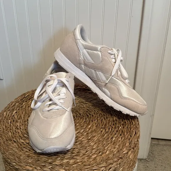 Reebok Classic Beige/White Sneakers - Uppers of Man-Made Materials &amp; Leather