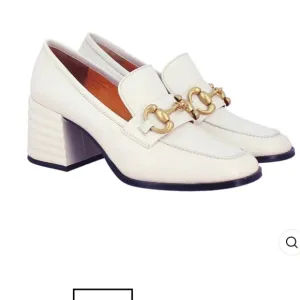Saint Vera Off White Leather Handcrafted Shoes NWOB 6