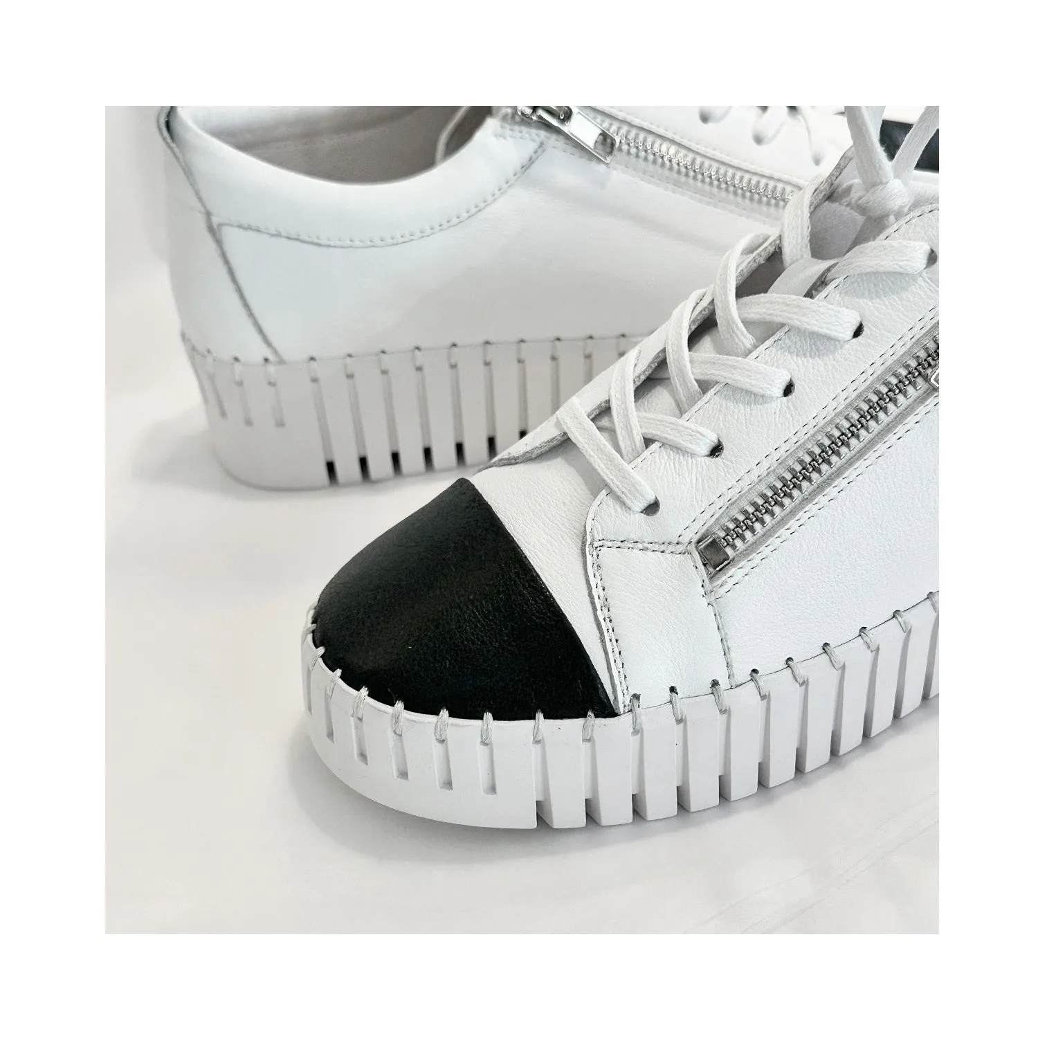 Shoe Buckley - Black & White