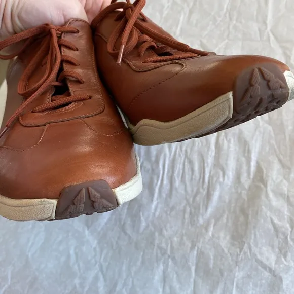 Timberland®️Smart Comfort System Leather Sneakers Size 9 NWOT