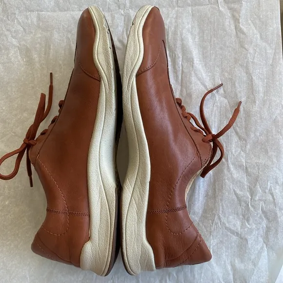Timberland®️Smart Comfort System Leather Sneakers Size 9 NWOT