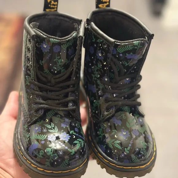 Toddler girl Dr. Martens!! BRAND NEW!