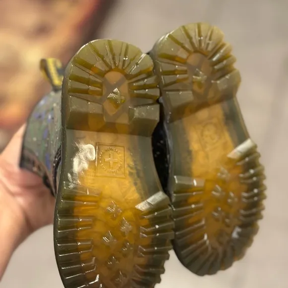 Toddler girl Dr. Martens!! BRAND NEW!
