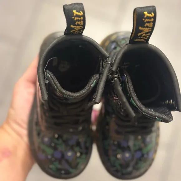 Toddler girl Dr. Martens!! BRAND NEW!