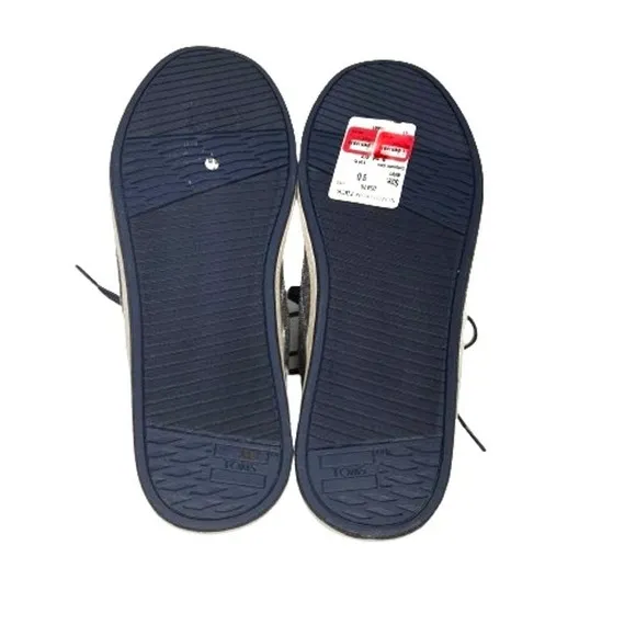 TOMS Paseo Sneaker in Navy Slub Chambray