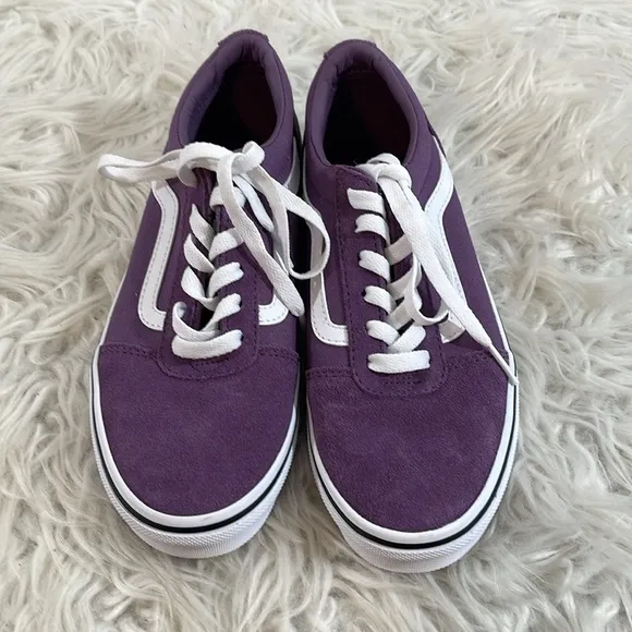 VANS Ward Low Top Sneaker Purple Size 3.5 NEW